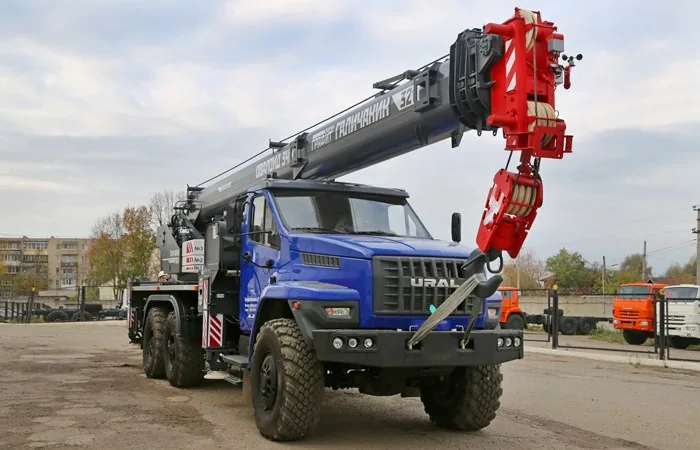 КС-55729-3В-4 на УРАЛ NEXT: вид спереди
